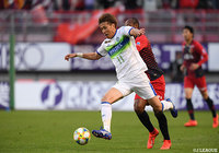 1トップに入った山﨑 凌吾（湘南）。体を張り続け、フル出場【明治安田Ｊ１ 第3節 鹿島vs湘南】