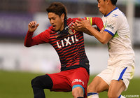 内田 篤人(鹿島)は交代する後半41分まで、キャプテンとして気迫溢れるプレーを披露【明治安田J1 第3節 鹿島vs湘南】