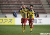 Ｊデビュー戦となったディサロ 燦シルヴァーノ（北九州/#9）が、前半10分に先制ゴールを決めてみせる！【明治安田Ｊ３ 第1節 北九州vsF東23】