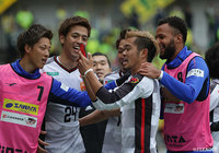 田中 パウロ淳一（山口）がカットインから左足を振り抜くと美しい軌道を描いたシュートはゴール左へ突き刺さる！【明治安田Ｊ２ 第3節 千葉vs山口】