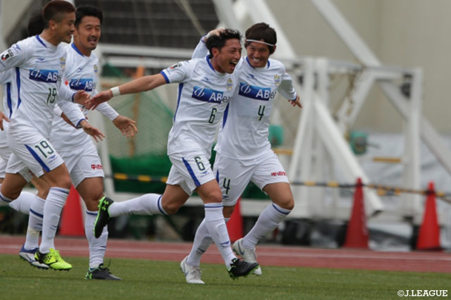 こぼれ球に反応した山田 拓巳がペナルティエリア中央から豪快に振り抜き、山形が先制に成功【明治安田Ｊ２ 第3節 町田vs山形】