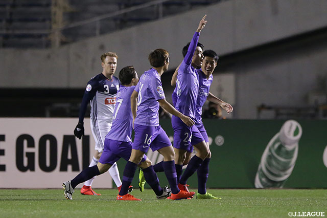 前半3分、右サイドを突破したパトリックからのパスに東 俊希（#24）が右足で合わせ、ホームの広島が電光石火の先制点を獲得！【ACL GS MD2 広島vsメルボルンＶ】