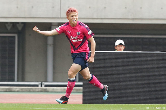 「赤髪」の山根 永遠（C大23）がクロスに合わせて先制点を奪取！【明治安田Ｊ３ 第2節 C大23vsYS横浜】