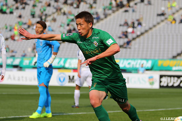 前節2ゴールを奪った林 陵平（#11）が、前半15分にヘディングシュートを決めて東京Ｖが同点に追いつく【明治安田Ｊ２ 第4節 東京Ｖvs栃木】