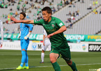 前節2ゴールを奪った林 陵平(#11)が、前半15分にヘディングシュートを決めて東京Vが同点に追いつく【明治安田J2 第4節 東京Vvs栃木】