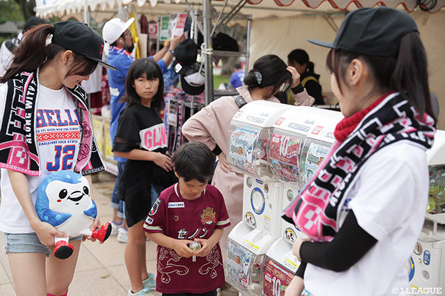 ガチャガチャに挑戦！何が当たるかな？【明治安田Ｊ２ 第4節 琉球vs徳島】