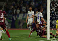 味方が放ったシュートはGKにはじかれるが、西岡 大志(琉球/#3)がこぼれ球を押し込み勝ち越し!【明治安田J2 第4節 琉球vs徳島】