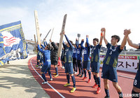 群馬が劇的な逆転で今季初勝利を飾り、サポーターとともに喜びを分かち合った【明治安田Ｊ３ 第2節 群馬vs相模原】