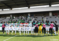 八戸はＪ３の舞台で初となる勝利を掴み取った！クラブにとってその歴史的勝利をサポーターと歓喜する選手たち【明治安田Ｊ３ 第2節 長野vs八戸】