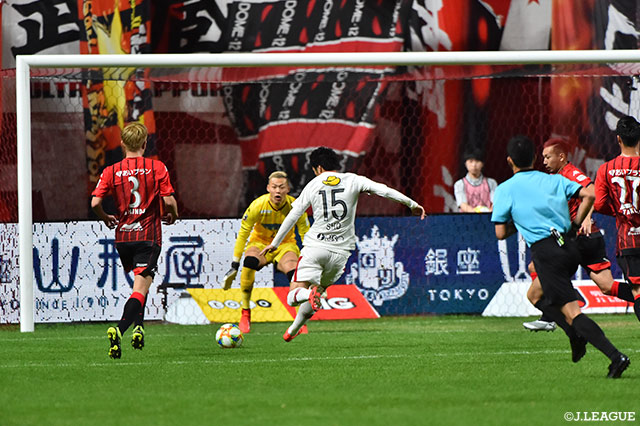 日本代表に初選出された安西 幸輝がサイドから切り込みスルーパスを送る！伊藤 翔（鹿島）がこれを流し込み鹿島がリードを2点に広げる【明治安田Ｊ１ 第4節 札幌vs鹿島】