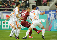 イニエスタがドリブルからチャンスを作ると、最後はポドルスキが押し込み神戸が先制に成功!【明治安田J1 第4節 神戸vs清水】