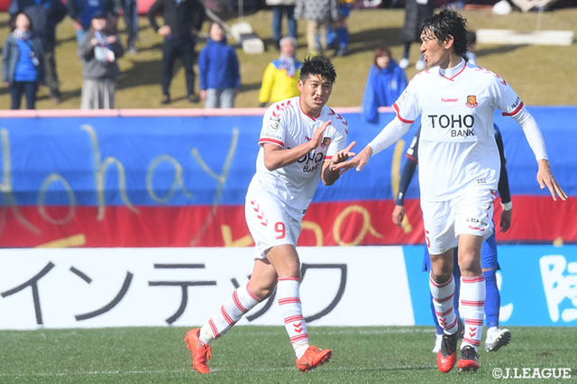 この日チーム2点目となる勝ち越し弾を決めた武 颯（福島/#9）は声を張り上げながらチームを鼓舞し続けた【明治安田Ｊ３ 第2節 富山vs福島】