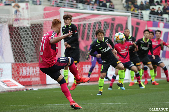 ソウザのFKが直接決まりホームのＣ大阪が先制に成功！【明治安田Ｊ１ 第4節 Ｃ大阪vs浦和】