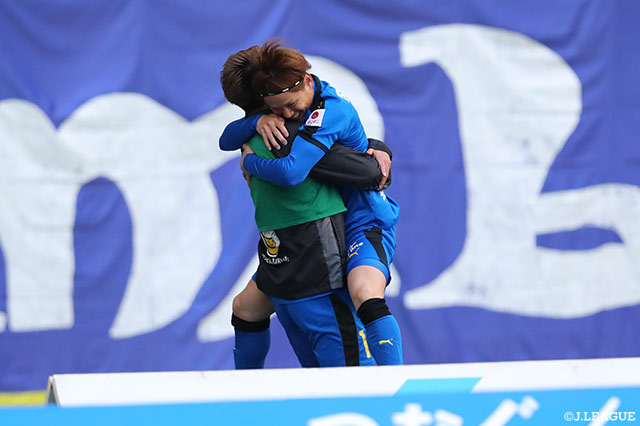 松本 怜のクロスに藤本 憲明がダイレクトで合わせ、ホームの大分が先制！【明治安田Ｊ１ 第4節 大分vs横浜FM】