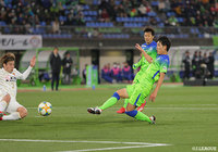 小野田 将人がドリブルで駆け上がると、味方選手からのリーターンパスを右足で流し込み湘南が先制！【明治安田Ｊ１ 第4節 湘南vs仙台】