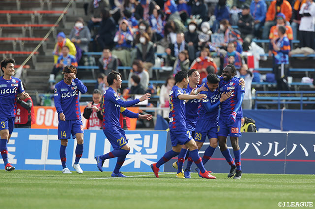 41分、ピーター ウタカのこの日2点目となるゴールが決まり、甲府が前半2点のリードを奪って折り返す【明治安田Ｊ２ 第4節 甲府vs長崎】