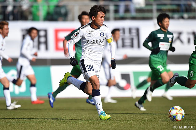 途中出場の中原 秀人が積極的にシュートを放つもDFに当たってしまいゴールならず【明治安田Ｊ２ 第4節 岐阜vs鹿児島】
