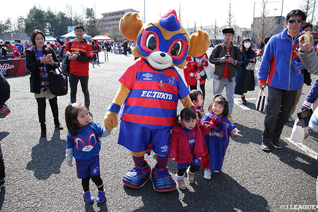 ちびっ子達に大人気の東京ドロンパ♪♪【明治安田Ｊ１ 第4節 FC東京vs名古屋】