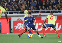 中島 翔哉が細かなステップで密集地帯をドリブル突破【国際親善試合 日本vsコロンビア】