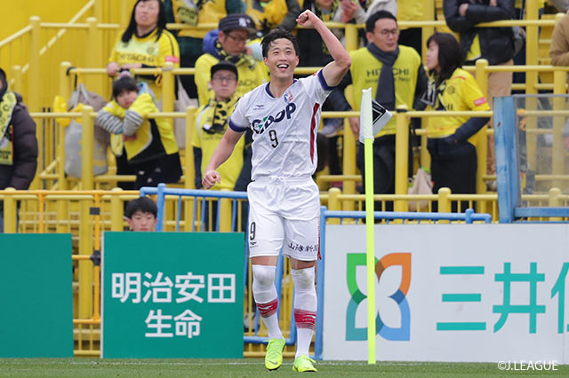 終盤に先制となる得点を決めたイ ヨンジェ（岡山）。イ ヨンジェは開幕から5戦3発と好調を維持【明治安田Ｊ２ 第5節 柏vs岡山】