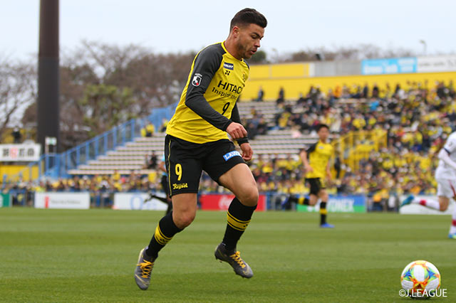 柏はサイドからのクロスボールを中心にパワープレーを展開するも1点が遠い【明治安田Ｊ２ 第5節 柏vs岡山】