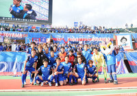 富山が今シーズン初勝利！試合後、ホームのサポーターと共に記念撮影【明治安田Ｊ３ 第3節 富山vs群馬】