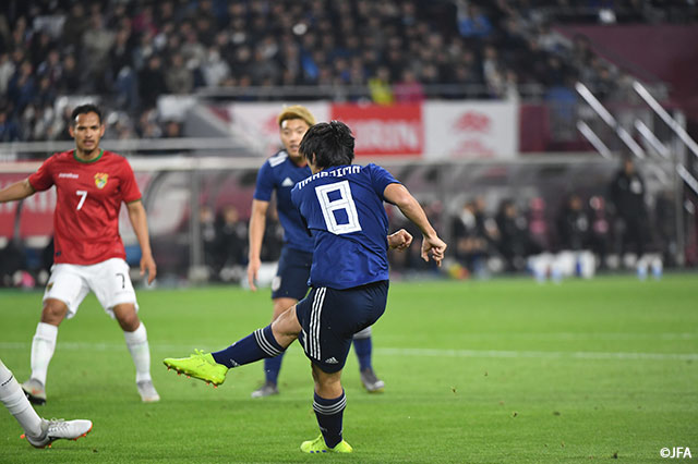 後半30分、途中出場の中島 翔哉が切り返して相手をかわし、右足を一閃。これがネットを揺らし、待望の先制点を奪う【国際親善試合 日本vsボリビア】