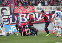 後半開始早々のCKのこぼれ球に反応した田中 裕介(岡山/#8)が、懸命に右足を伸ばしてゴールに押し込む!【明治安田J2 第6節 岡山vs甲府】