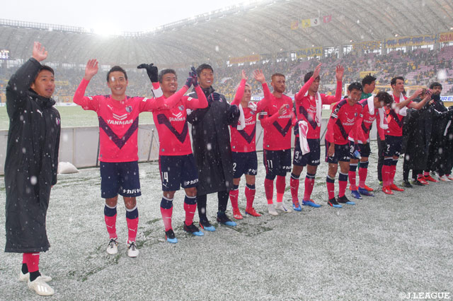 雪が降りしきる中での戦いになった一戦は、Ｃ大阪が2-0で仙台を下し連敗を「3」でストップした【明治安田Ｊ１ 第5節 仙台vsＣ大阪】