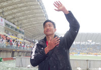 移籍後初ゴールを決めた都倉 賢（Ｃ大阪）。試合後サポーターの声援に応えた【明治安田Ｊ１ 第5節 仙台vsＣ大阪】