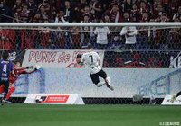 ポドルスキの左からのクロスにダビド ビジャ(神戸/#7)が頭で合わせて、同点に追いつく!【明治安田J1 第5節 G大阪vs神戸】