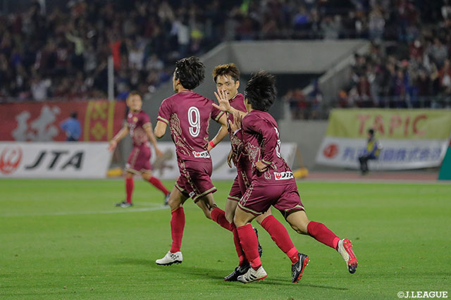 鈴木 孝司（琉球/#9）が気迫のダイビングヘッドでゴールに流し込み、終盤に再び試合を振り出しに戻す！【明治安田Ｊ２ 第6節 琉球vs山口】