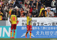 同点にされた直後の後半43分、佐藤 颯汰(#16)が後方からのロングパスを巧みに合わせたボールが決まり、勝負あり!劇的勝利の北九州は、4連勝で単独首位に浮上した【明治安田J3 第4節 北九州vs相模原】