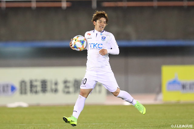 寺田 紳一のシュートはバーに嫌われるも、西谷 和希が押し込み栃木が1点差に詰め寄る【明治安田Ｊ２ 第7節 福岡vs栃木】