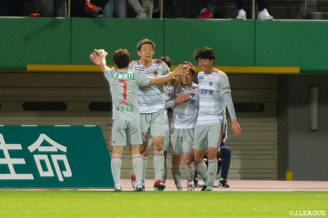 金子 昌広の見事なループシュートが決まり、金沢が追加点を奪う【明治安田Ｊ２ 第7節 鹿児島vs金沢】