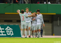 金子 昌広の見事なループシュートが決まり、金沢が追加点を奪う【明治安田J2 第7節 鹿児島vs金沢】