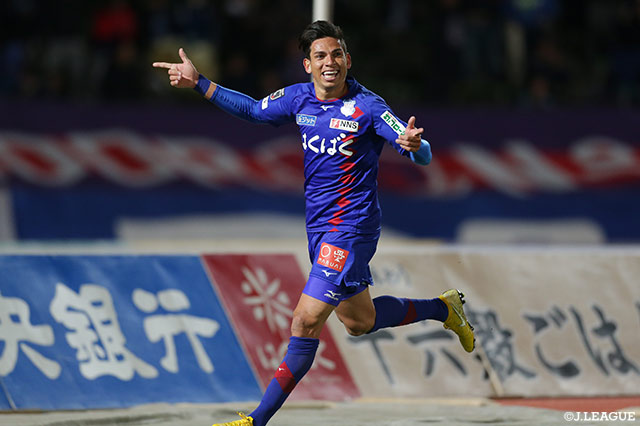 ドゥドゥのこの日2得点目となるゴールが決まり、甲府がリードを広げる【明治安田Ｊ２ 第7節 甲府vs岐阜】