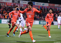 後半42分、畑尾 大翔(大宮/#50)がこぼれ球に反応し冷静に右足で押し込みネットを揺らす。このゴールで大宮は逆転に成功する【明治安田J2 第7節 大宮vs岡山】