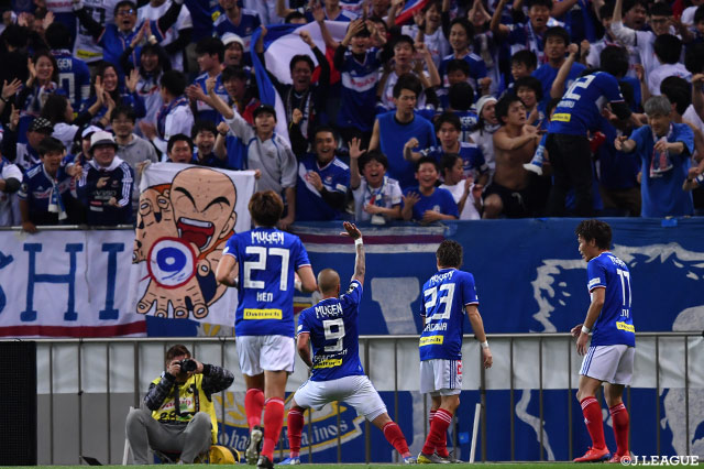 マルコス ジュニオール（#9）がPA中央から左足で放ったコントロールシュートがネット左に吸い込まれ、アウェイの横浜FMが追加点を奪う！【明治安田Ｊ１ 第6節 浦和vs横浜FM】