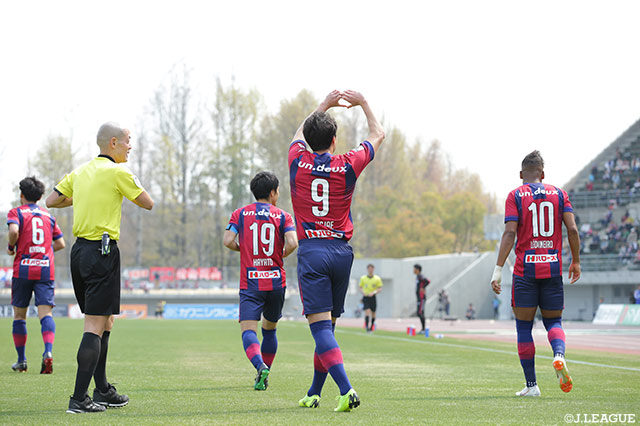 イ ヨンジェ（#9）が後半1分、同4分に立て続けに得点を奪い、ホームの岡山がリードを2点に広げる！【明治安田Ｊ２ 第8節 岡山vs新潟】