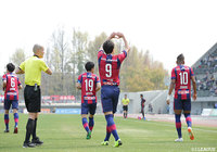 イ ヨンジェ(#9)が後半1分、同4分に立て続けに得点を奪い、ホームの岡山がリードを2点に広げる!【明治安田J2 第8節 岡山vs新潟】