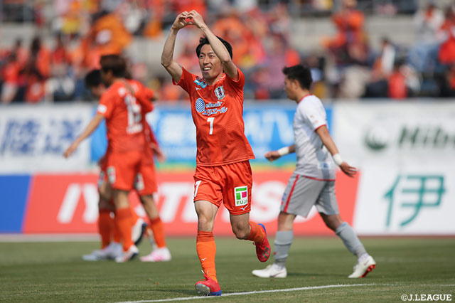 後半から投入された近藤 貴司（愛媛）は、追加点を奪い川井 健太監督の起用に応えてみせた【明治安田Ｊ２ 第8節 愛媛vs岐阜】