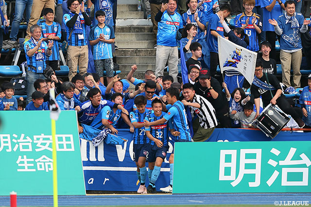 後半32分、黒川 淳史（水戸/#32）が待望の先制ゴール！サポーターも喜びを爆発させる！【明治安田Ｊ２ 第8節 水戸vs徳島】