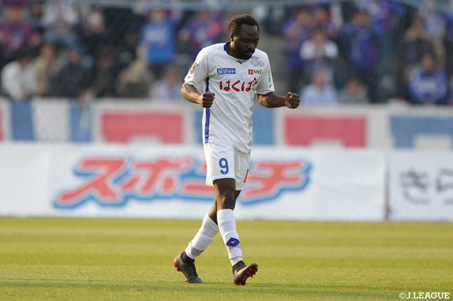 ドゥドゥのシュートはGKに弾かれるも、詰めたピーター ウタカ（甲府）が押し込み同点！【明治安田Ｊ２ 第8節 町田vs甲府】