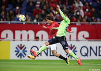 1点を追う浦和は、汰木 康也(#24)など前線の選手を投入し、攻勢を強める【ACL GS MD3 浦和vs全北現代】