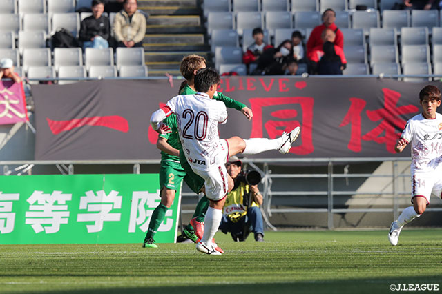 ATに上里 一将が強烈なシュートをネットに突き刺し、琉球が土壇場で同点に追いつく！【明治安田Ｊ２ 第9節 東京Ｖvs琉球】