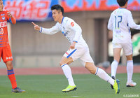 山田のクロスに大槻 周平が打点の高いヘディングで合わせ、アウェイの山形が先制点を奪う【明治安田J2 第9節 新潟vs山形】