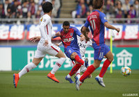 永井の縦パスを受けたディエゴ オリヴェイラが巧みな切り返しでマークを外すと、最後は冷静に流し込み、FC東京が追加点を獲得!【明治安田J1 第7節 FC東京vs鹿島】