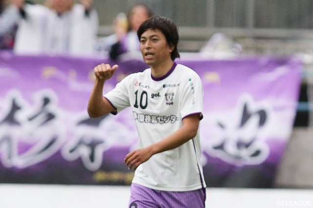 森島のシュートのこぼれ球に大迫 希が押し込んで、藤枝がリードを2点に広げる【明治安田Ｊ３ 第6節 鳥取vs藤枝】