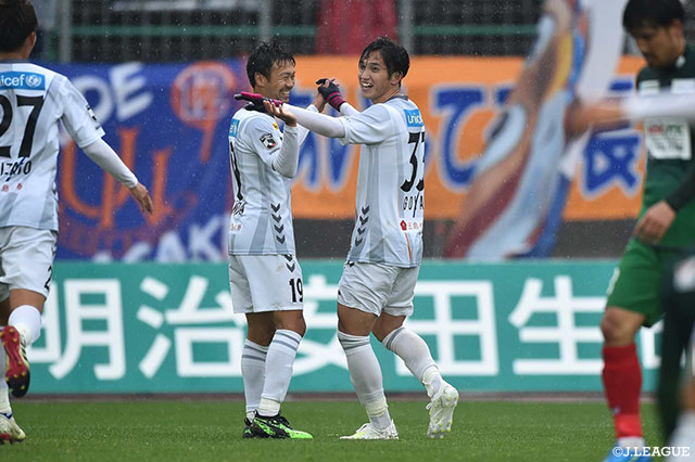 82分、87分に呉屋 大翔が立て続けにゴールを奪い、長崎がリードを4点に広げる【明治安田Ｊ２ 第9節 岐阜vs長崎】